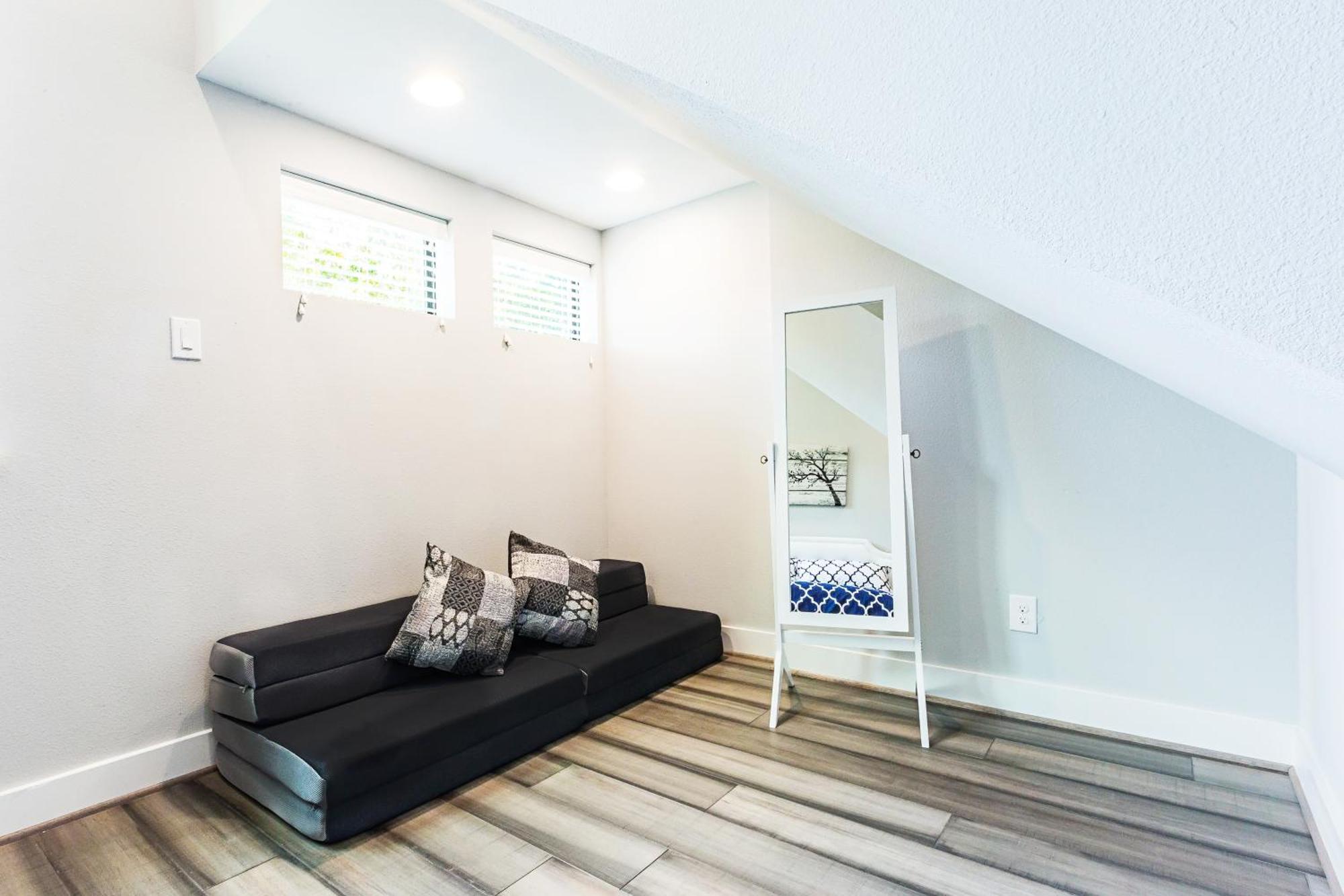 Montrose Guesthouse Suites By Dunyha هيوستن المظهر الخارجي الصورة